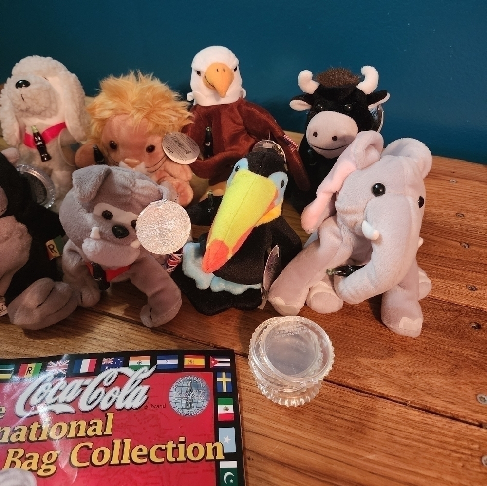 Coca-cola International Bean Bag collection​ - Picture 8 of 12